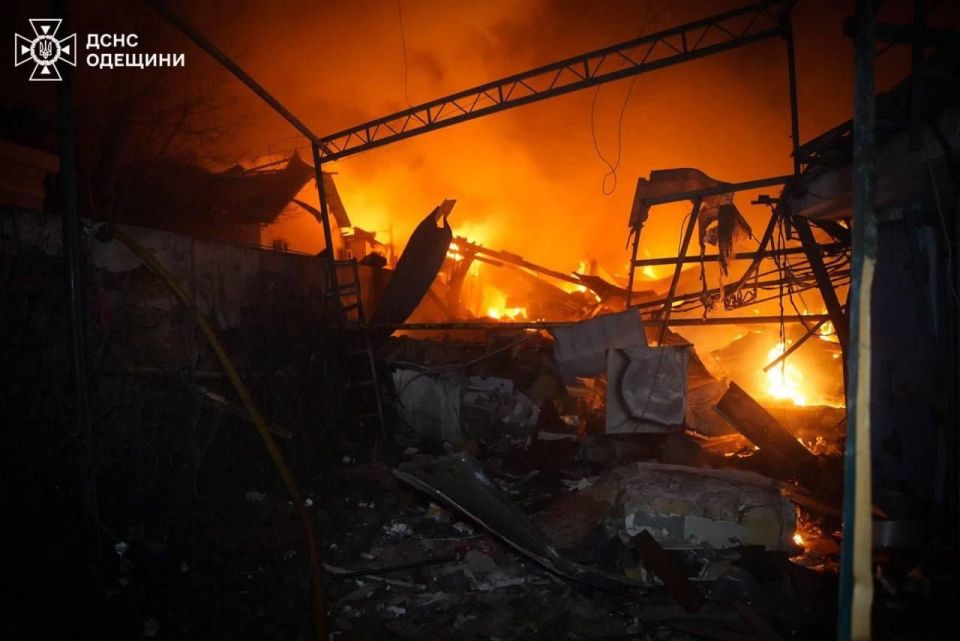 Атакован порт Одессы, серьёзные разрушения инфраструктуры Атакован порт Одессы, серьёзные разрушения инфраструктуры