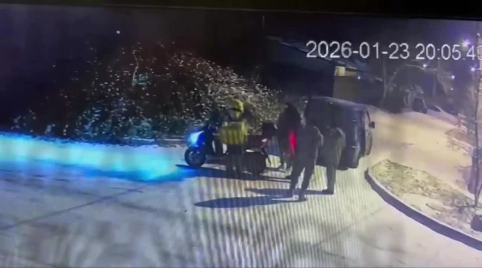 Курьер Glovo в Одессе навернулся с мопеда при виде мужеловов