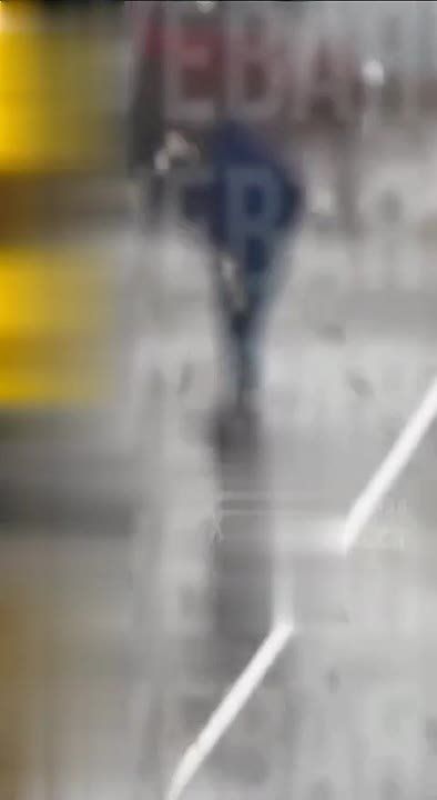 Одесса превращается в каток: горожане передвигаются по улицам на коньках