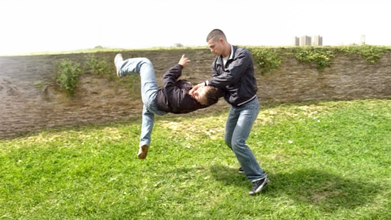 В Одессе после ссоры с проституткой мужчину ограбили вышибалы