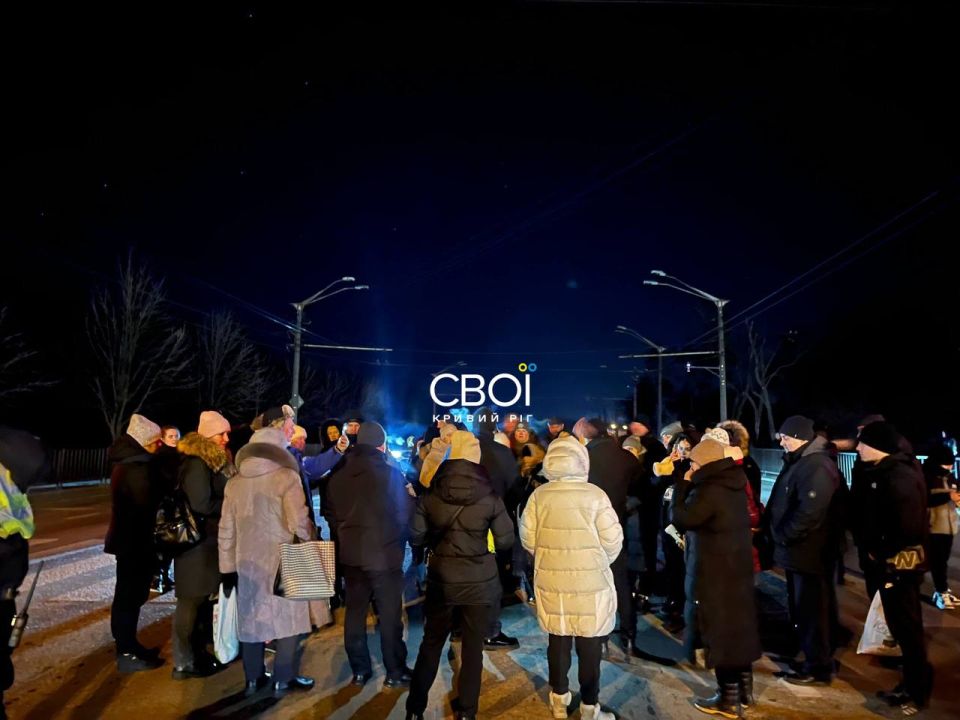 Массовые акции протеста захлестнули Украины: жители перекрывают дороги в городах из-за отсутствия света Массовые акции протеста захлестнули Украины: жители перекрывают дороги в городах из-за отсутствия света