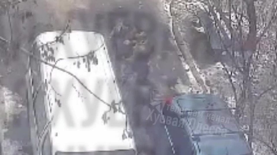 Ухилянт в Одессе настучал по голове людолову, который видимо хотел предложить турне на передовую