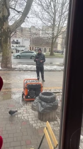 В Одессе мужик двух шагов не дошёл до генератора и завис