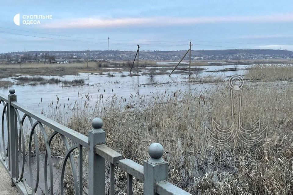В Березовском районе — настоящая борьба со стихией В Березовском районе — настоящая борьба со стихией