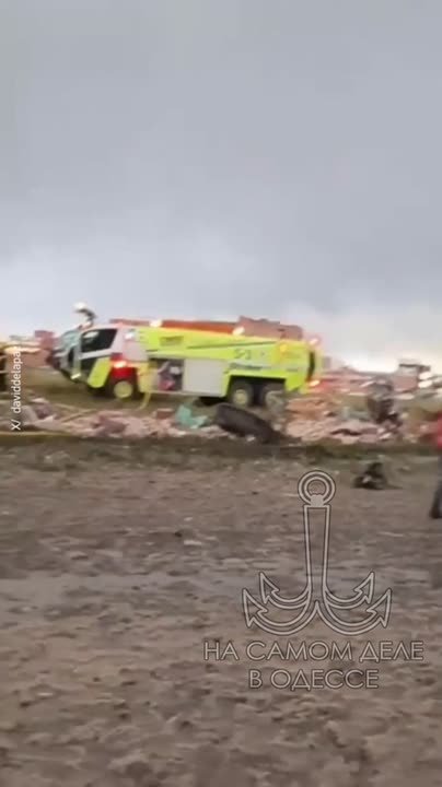 Трагикомедия в Боливии. Там прямо на шоссе с оживлённым трафиком рухнул грузовой самолёт