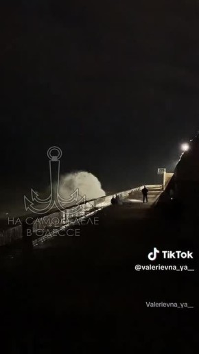 Одесса-мама, мирных снов. Была в Лувре