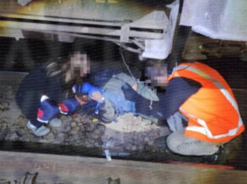 На Ленпоселке поезд сбил бездомного