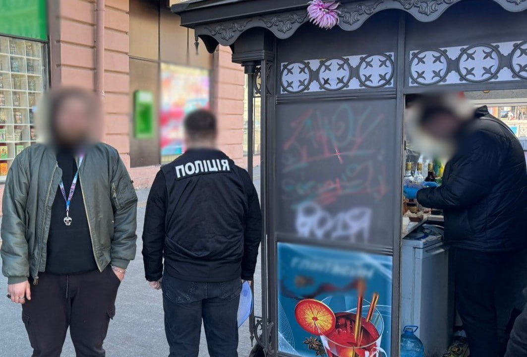 Кофе с сюрпризом: в центре Одессы бариста торговал каннабисом прямо из кофейной будки