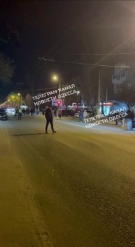 В Одессе в некоторых районах города люди снова перекрывают дороги из-за отсутствия электроэнергии