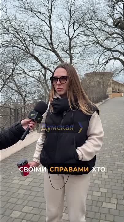 Должны ли украинские чиновники идти на фронт?