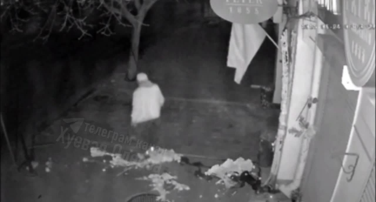 В Одессе неизвестный разнес мемориал застреленному радикалу и экстремисту Ганулу