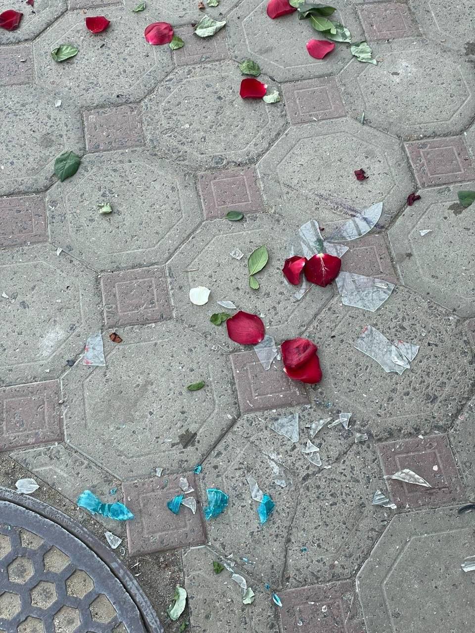 В Одессе неизвестный разнес мемориал застреленному радикалу и экстремисту Ганулу В Одессе неизвестный разнес мемориал застреленному радикалу и экстремисту Ганулу