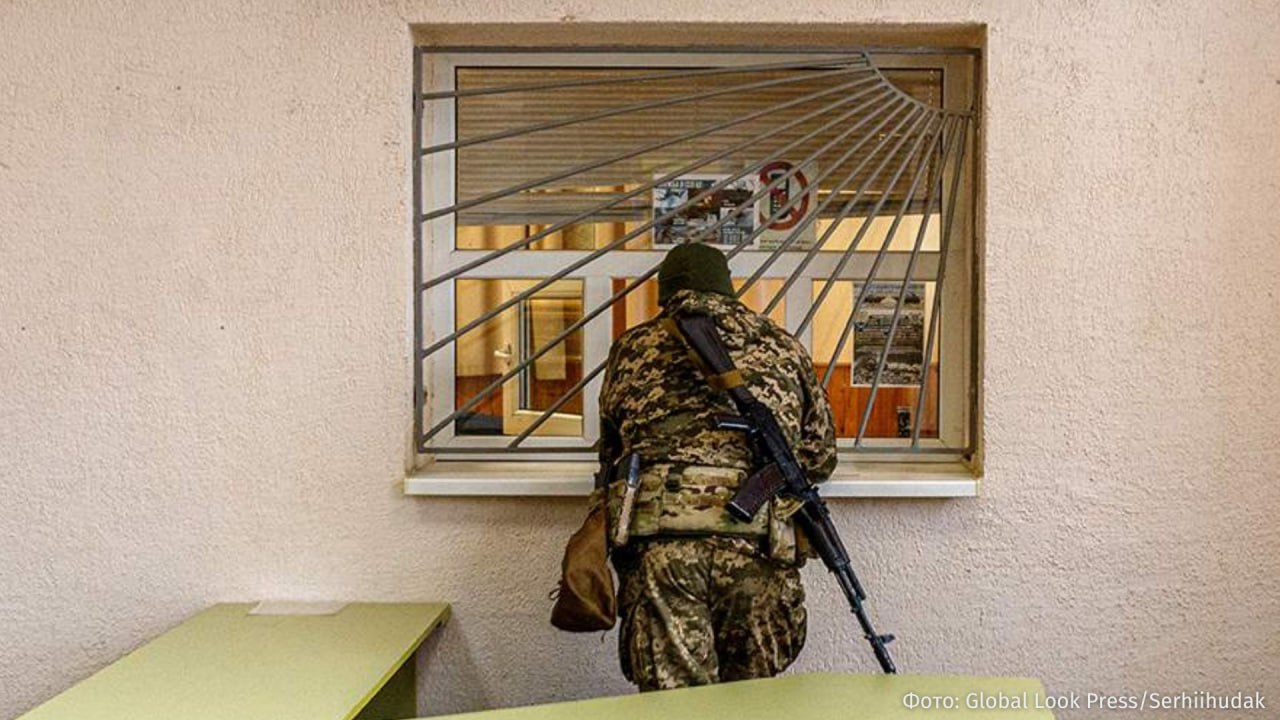 В Одессе сотрудники ТЦК сломали ногу мужчине, которого хотели насильно мобилизовать, сообщают украинские СМИ