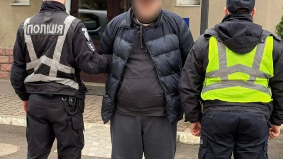 Во Львове таможенник зарезал ТЦКшника, не допустив могилизации клиентов винно-водочного магазина Во Львове таможенник зарезал ТЦКшника, не допустив могилизации клиентов винно-водочного магазина