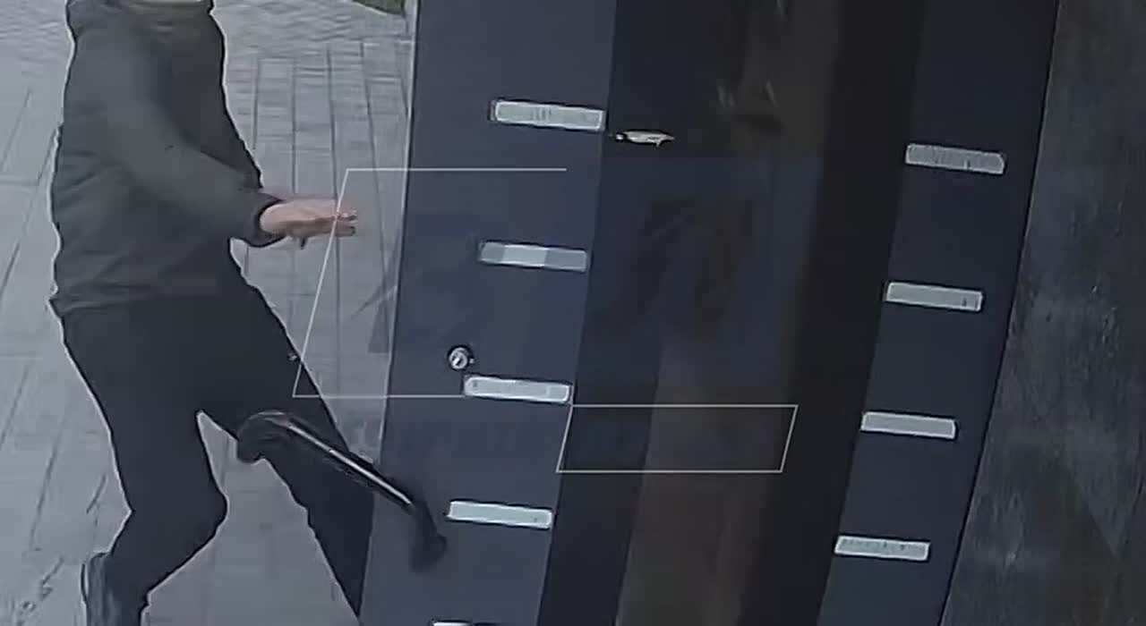 В Луцке ТЦКашники погнались за "добровольцем", но в итоге ручку вынесли, подъезд разбудили, а мобилизовать в итоге смогли только стресс у соседей