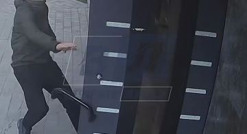 В Луцке ТЦКашники погнались за "добровольцем", но в итоге ручку вынесли, подъезд разбудили, а мобилизовать в итоге смогли только стресс у соседей