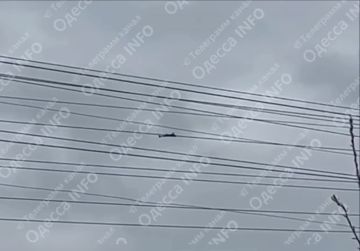 В небе над Измаилом засняли низко летящий беспилотник