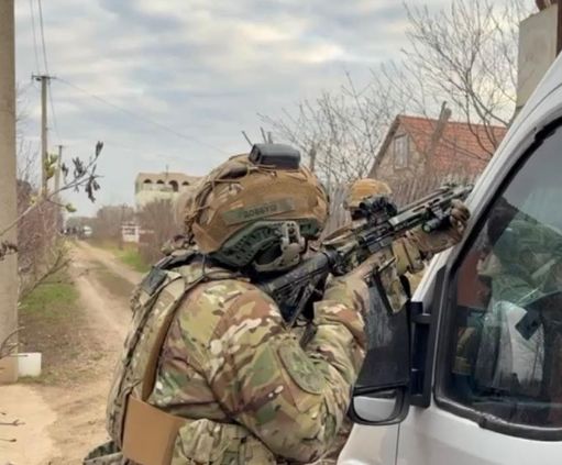 Погоня в Одессе. Зе-собаки загнали мужика — и получили автоматную очередь Погоня в Одессе. Зе-собаки загнали мужика — и получили автоматную очередь
