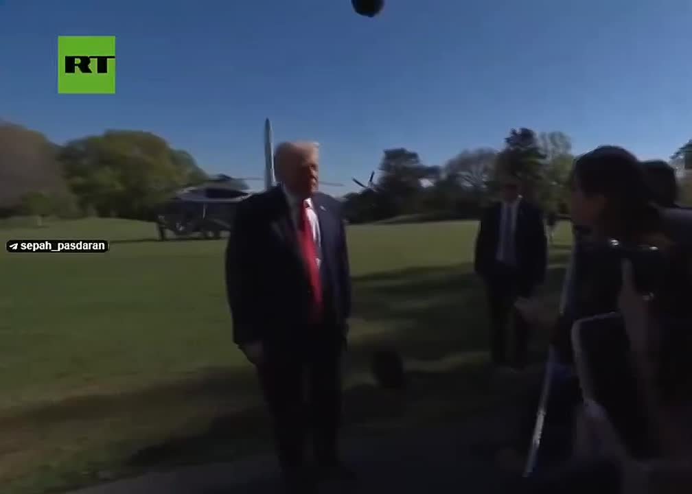 А вот нечего было задавать неудобные вопросы! У Донни, нашего, Трампа, Императора Всея Галактики, на подобное один ответ