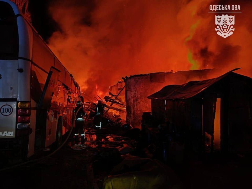 Ночью "Герани" ударили по портовой инфраструктуре Одесской области Ночью "Герани" ударили по портовой инфраструктуре Одесской области