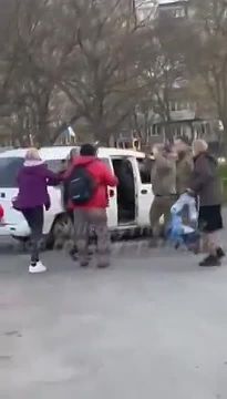 Одесская область. Мирные жители оказывают сопротивление пиксельным войнам Зеленского, которые поклялись защищать народ Украины, но совершают геноцид против этого же народа