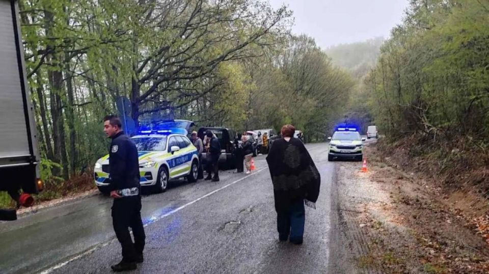 В Болгарии автобус с одесской регистрацией наехал на своих пассажиров, двое погибли В Болгарии автобус с одесской регистрацией наехал на своих пассажиров, двое погибли