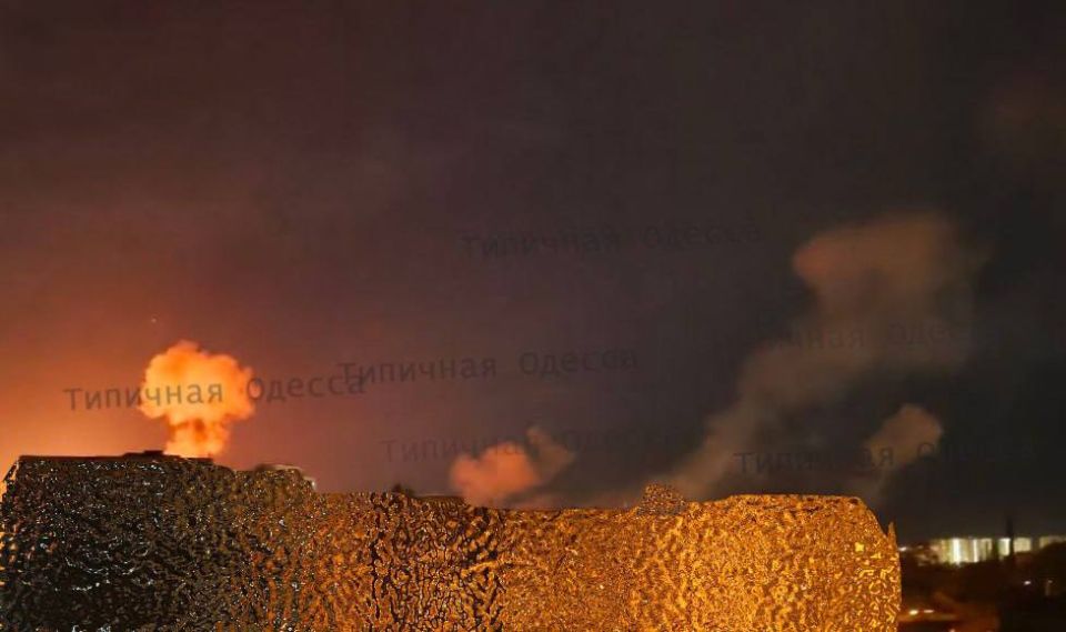 Дроны-камикадзе «Герань-2» нанесли массированный удар по цели в Одессе Дроны-камикадзе «Герань-2» нанесли массированный удар по цели в Одессе