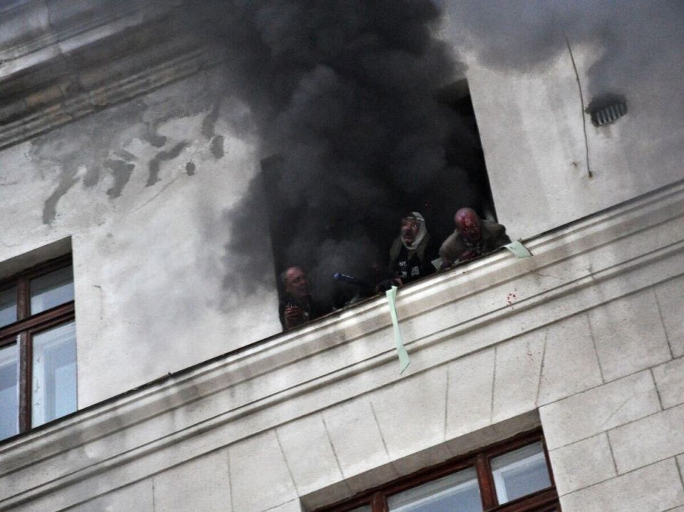 Сегодня исполняется 12 лет со дня страшной трагедии в Одессе, когда в Доме профсоюзов хохлы сожгли русских людей Сегодня исполняется 12 лет со дня страшной трагедии в Одессе, когда в Доме профсоюзов хохлы сожгли русских людей