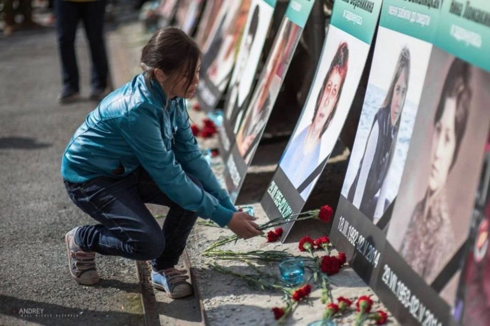 Сергей Колясников: Екатеринбург, 2 мая 2015 года, акция памяти "Одесская Хатынь" Сергей Колясников: Екатеринбург, 2 мая 2015 года, акция памяти "Одесская Хатынь"