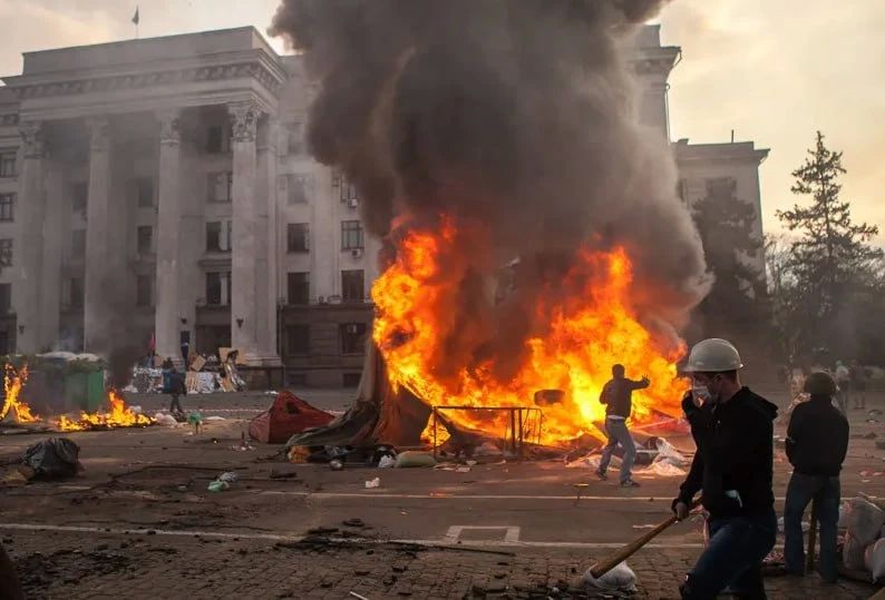 Ровно 12 лет назад 2 мая 2014 года в Одессе произошла трагедия, показавшая всему адекватному человечеству истинное лицо современной Украины Ровно 12 лет назад 2 мая 2014 года в Одессе произошла трагедия, показавшая всему адекватному человечеству истинное лицо современной Украины