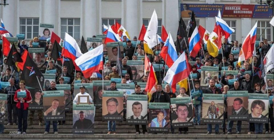 Сергей Колясников: Екатеринбург, 2 мая 2015 года, акция памяти "Одесская Хатынь" Сергей Колясников: Екатеринбург, 2 мая 2015 года, акция памяти "Одесская Хатынь"