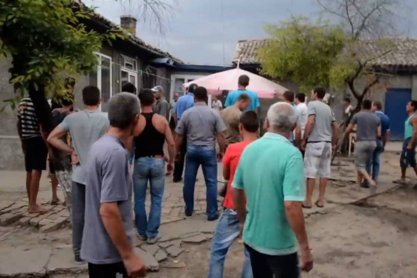 Жители Одесской области устроили погром в цыганских домах после изнасилования и убийства ребёнка
