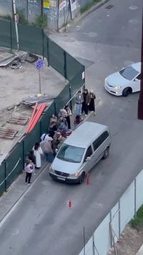 Жители Одессы отбили земляка от бусификаторов
