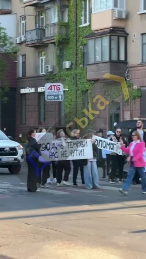 В Одессе жители вновь перекрывают дороги из-за отсутствия света