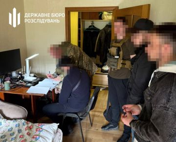 В Одессе сотрудники ДБР разоблачили чиновника ТЦК, который решил заработать на военных, находящихся в розыске за самовольное оставление части (СЗЧ)