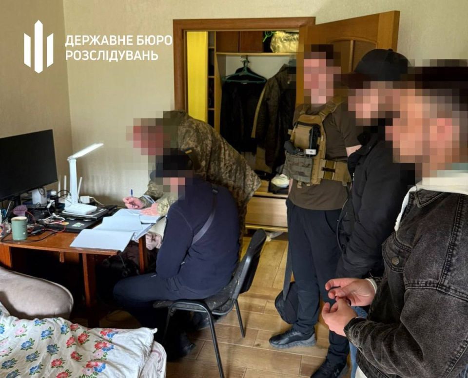 В Одессе сотрудники ДБР разоблачили чиновника ТЦК, который решил заработать на военных, находящихся в розыске за самовольное оставление части (СЗЧ)