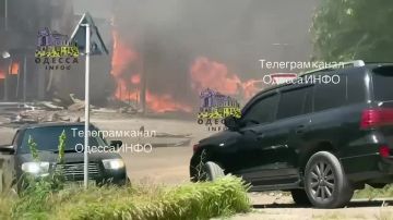 Одесские паблики показали еще кадры с мест прилета