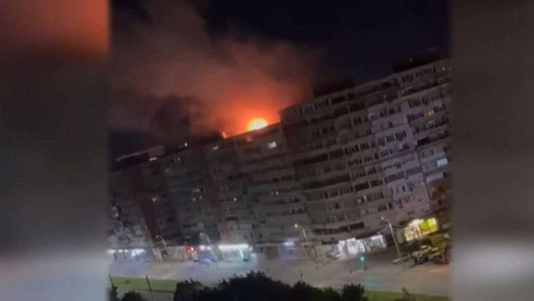 Дрон врезался в жилой дом в румынском городе Галац, который находится недалеко от Одесской области Дрон врезался в жилой дом в румынском городе Галац, который находится недалеко от Одесской области
