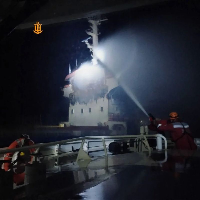 Два майора: ВМС ВСУ:. Россия ночью 29 мая ударила по сухогрузу в Черном море В ВМС сообщили, что БПЛА атаковал сухогруз ANT под флагом Вануату (страна-судовладелец Турция) Два майора: ВМС ВСУ:. Россия ночью 29 мая ударила по сухогрузу в Черном море В ВМС сообщили, что БПЛА атаковал сухогруз ANT под флагом Вануату (страна-судовладелец Турция)