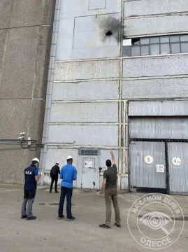 Вчера шибанутые на всю голову ВСУки в который раз атаковали Запорожскую АЭС