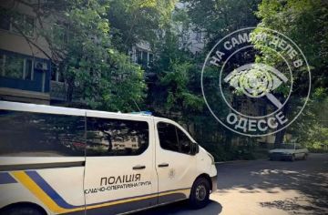 В Одессе произошла трагедия: 16-летняя девушка выпала из окна на 7-м этаже и погибла по дороге в больницу