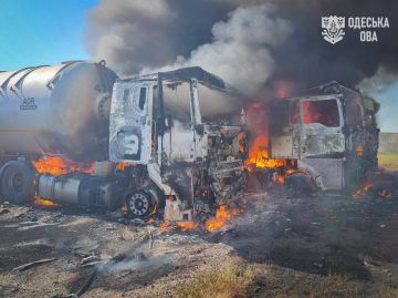 Беспилотники сожгли украинские бензовозы на юге Одессы, сообщил глава местной военной администрации