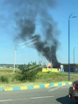Украинские паблики публикуют видео уничтоженной АЗС в Одесской области