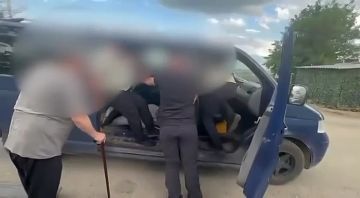 В Одесской области мужчину пытались вывезти к границе в тайнике микроавтобуса