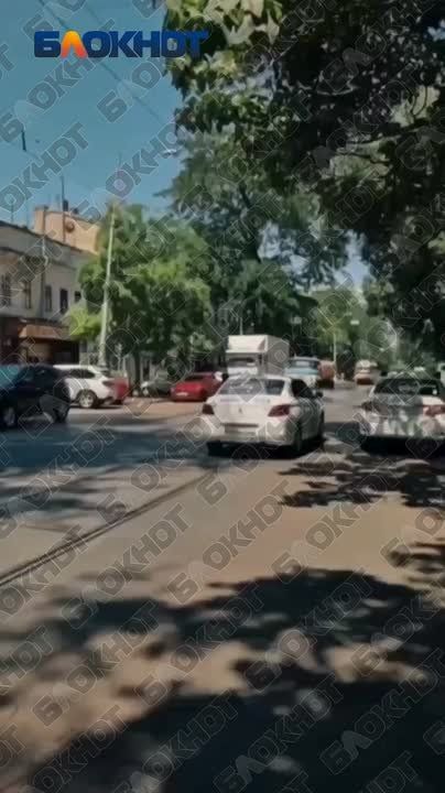В Одессе люди изнывают от жары, власти спасают асфальт