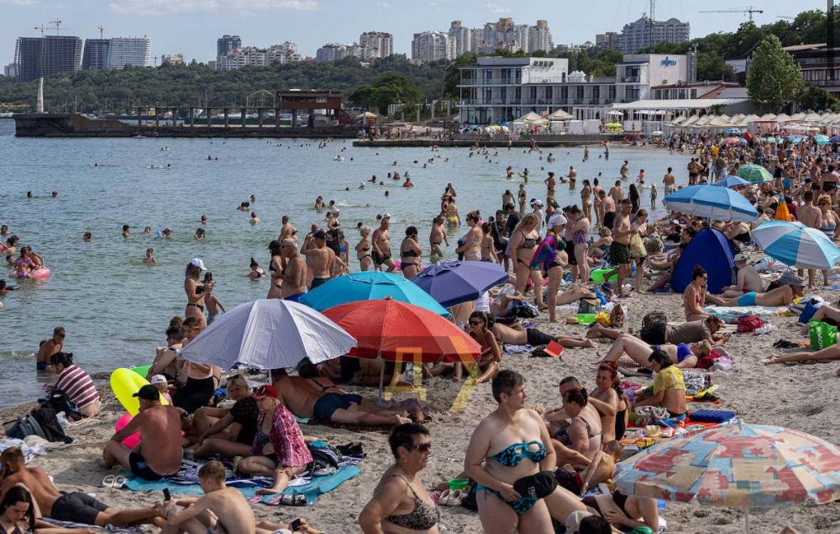Свободных мест почти нет: что происходит на пляжах Одессы Свободных мест почти нет: что происходит на пляжах Одессы
