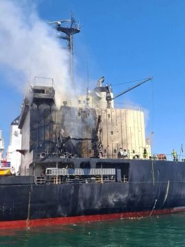 ВС РФ ударили по торговому судну и грузовикам в одном из одесских портов