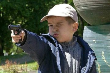 На Литературной улице в песочнице дети нашли боевой револьвер