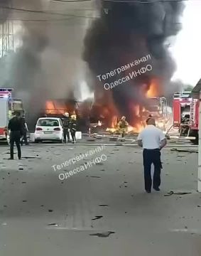 В Одессе сгорели бензовозы