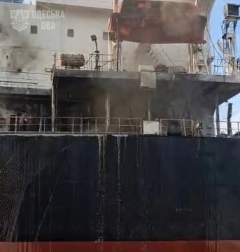 Враг заявляет, что этим вечером наши БПЛА атаковали портовую инфраструктуру в Одесской области и повредили очередное торговое судно